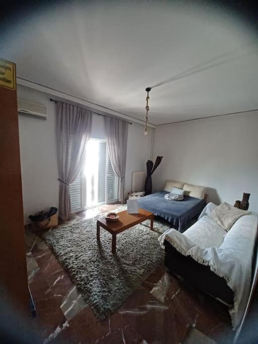 Apollo Apartment Athens/Airport สปาตา ภายนอก รูปภาพ