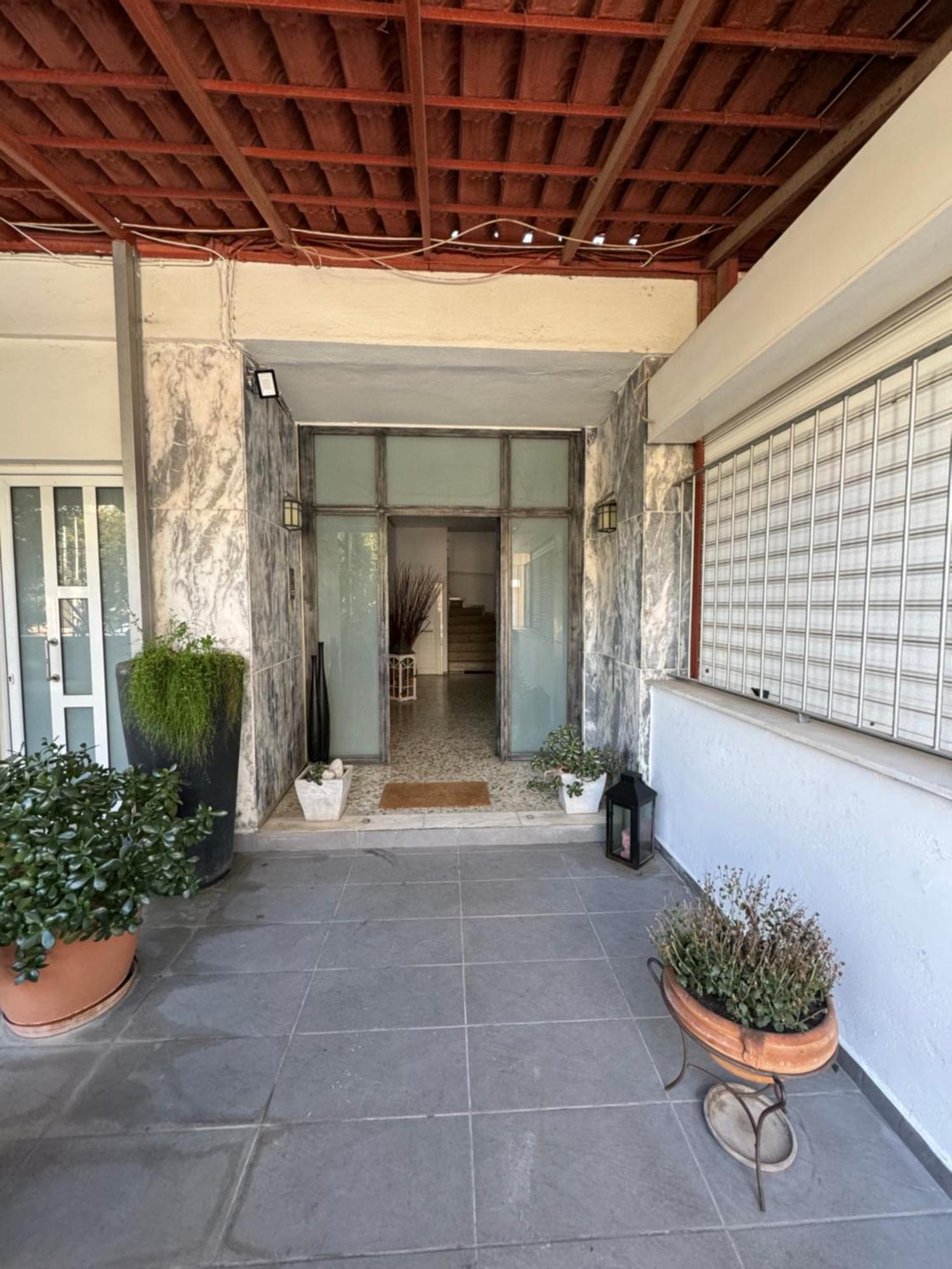 Apollo Apartment Athens/Airport สปาตา ภายนอก รูปภาพ