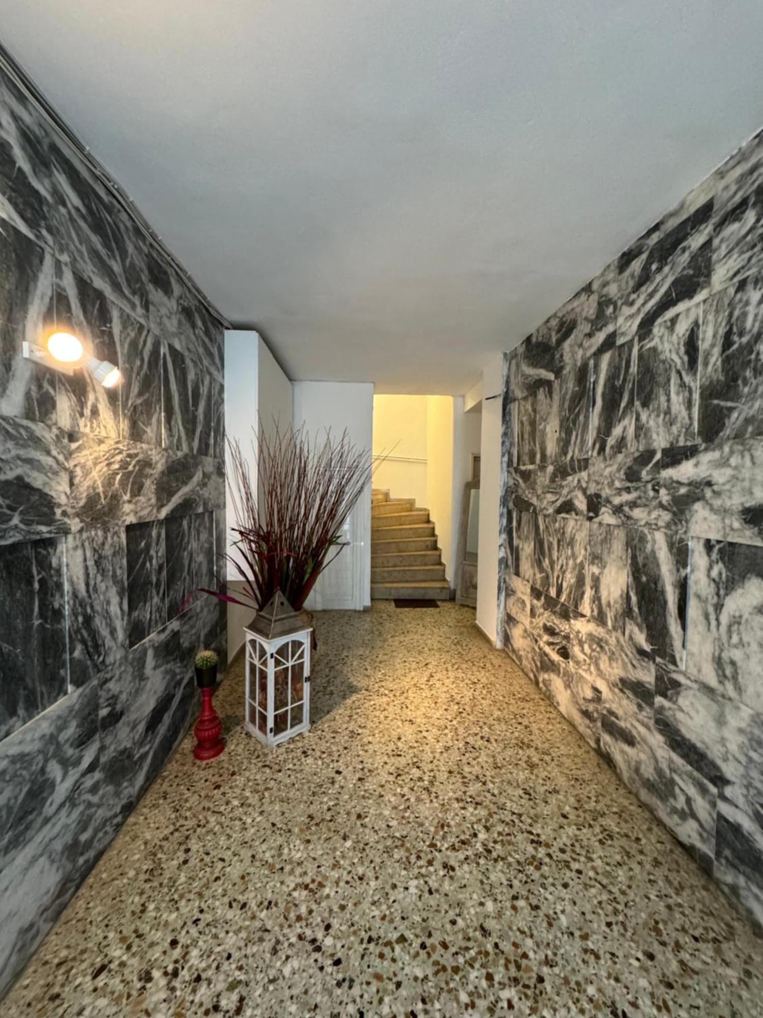 Apollo Apartment Athens/Airport สปาตา ภายนอก รูปภาพ